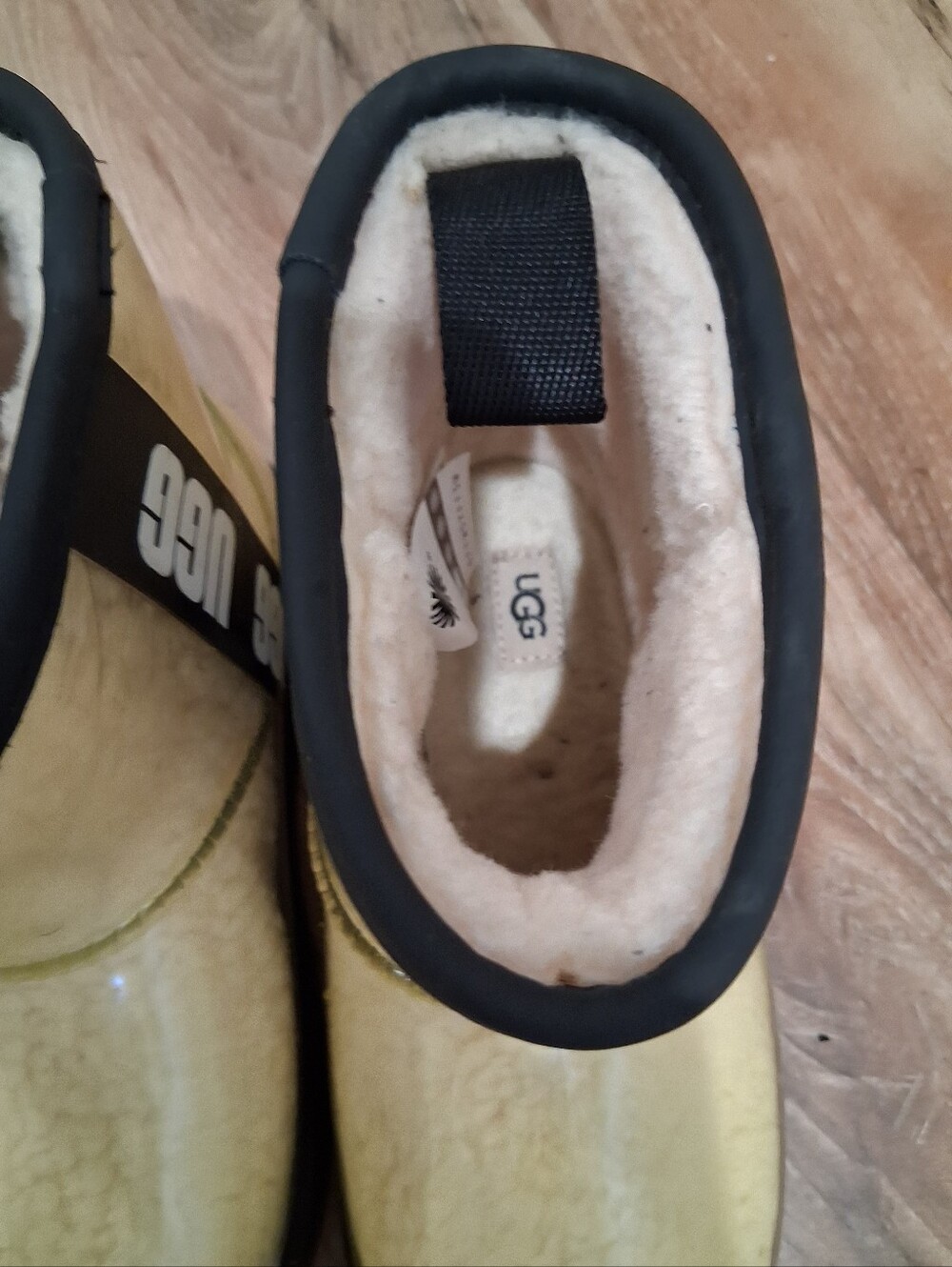 UGGS - Picture 9 of 10